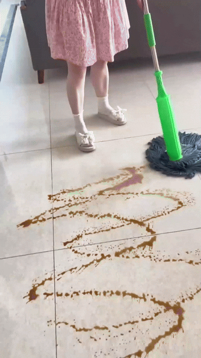 Self-twisting Water Rotating Mop