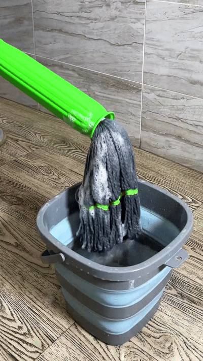 Self-twisting Water Rotating Mop