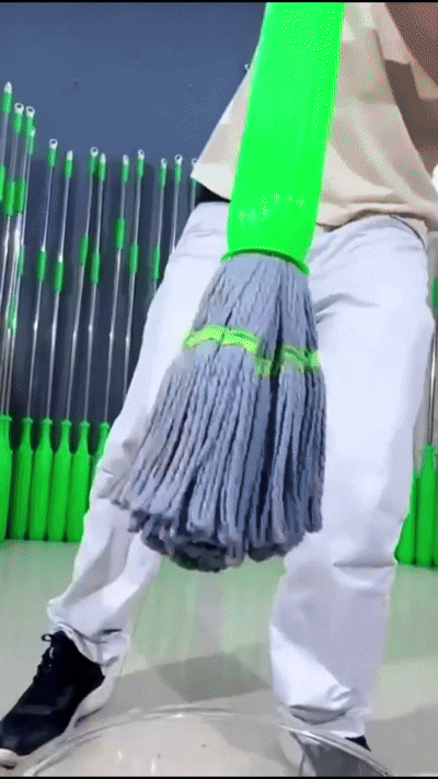Self-twisting Water Rotating Mop